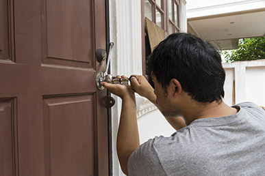 Emergency locksmith change locks