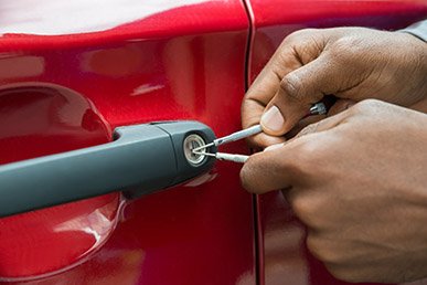 Nearest locksmith doing car lock pick